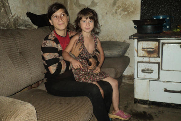 SANJAM KAKO IMAM ŠTA DA JEDEM! Tijana (5) s mamom živi u UDŽERICI u užasnim uslovima, VIŠE JE GLADNA NEGO SITA