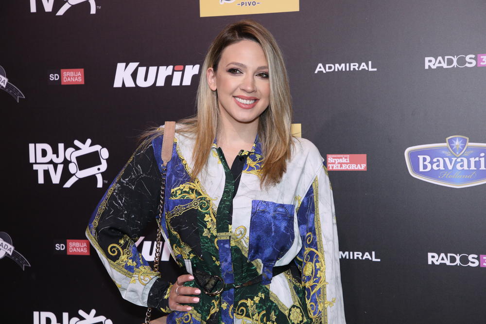 MILICA TODOROVIĆ JAVNO MUVA NAŠEG GLUMCA NA INSTAGRAMU: Ostavlja mu srca, on joj UZVRAĆA! Nova LJUBAV NA ESTRADI!