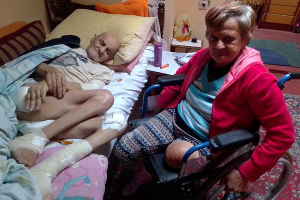 TREBAJU MI PELENE ZA OCA, IMA ŽIVE RANE PO TELU! Majci su odsekli nogu, živimo u 25 kvadrata! Njihova priča BOLI