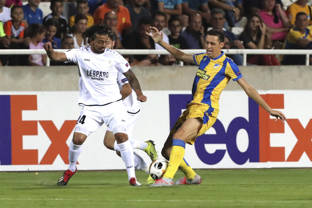 DOK BURAZER NE IGRA, UROŠ MATIĆ KIDA: Kostićev Ajntraht srušio Arsenal, Ljajić ga dao za pobedu!