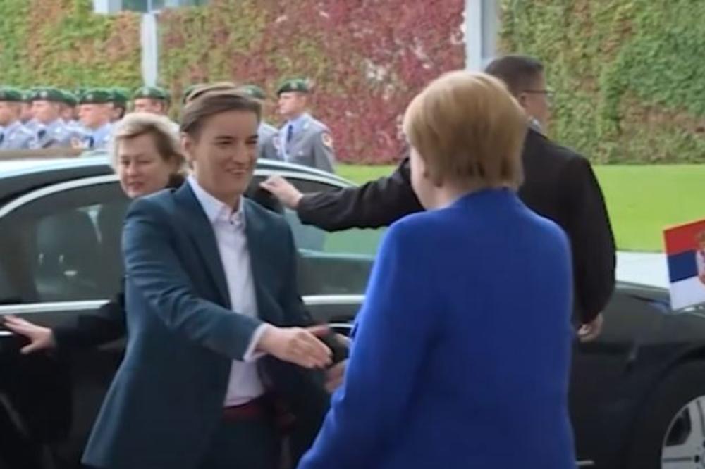 MERKELOVA JE TOKOM POSETE ANE BRNABIĆ PREKRŠILA VAŽAN PROTOKOL: Kakvu skrivenu poruku šalje kancelarka?