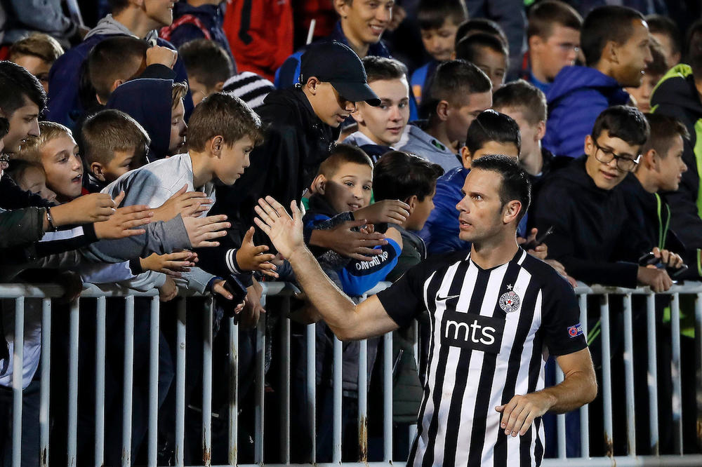 DA SE POGLEDAMO U SVLAČIONICI I VIDIMO ŠTA NIJE U REDU: Bojan Ostojić razočaran i bez dlake na jeziku!