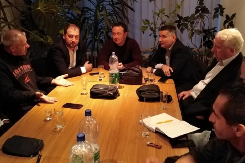 SLOBODAN MILOŠEVIĆ I SPS SPREMAJU SE SA SRPSKOM LISTOM ZA IZBORE! Svakodnevni razgovori sa Srbima na Kosovu (FOTO)