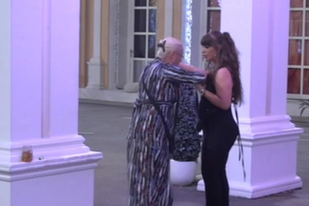 KULIĆKE TOKOM PROSLAVE PRAVILE HAOS U DVORIŠTU: Marija ČUPALA Miljanu za DEKOLTE, pa krenula na nju ZIHERNADLOM!