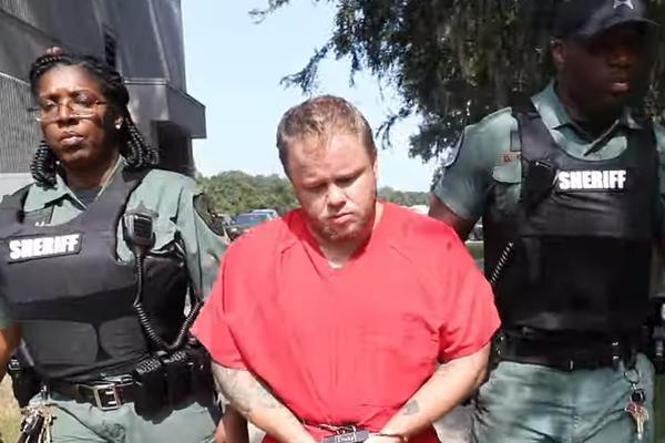 NAKON UDESA, POLICIJA OSETILA NEPRIJATAN MIRIS U NJEGOVOM AUTU: Ono što je hteo da sakrije ih je ZALEDILO (VIDEO)