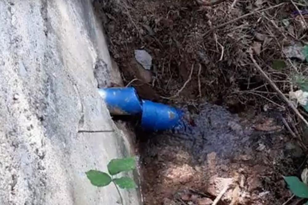 NEKO JE TESTEROM ISEKAO VODOVODNU CEV! Sad je celo selo kod Ivanjice bez vode! (VIDEO)