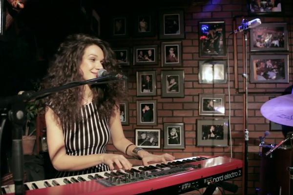 KATARINA PEJAK: Bluz je opet u modi (VIDEO)