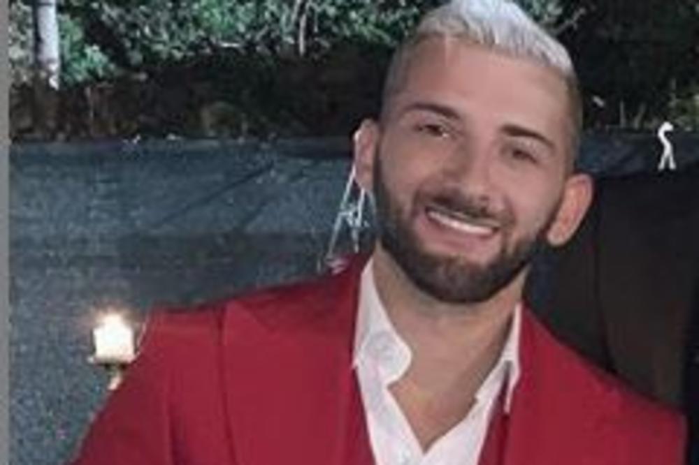 SAVO PEROVIĆ ISPUNIO ŽIVOTNU ŽELJU: Bivši zadrugar SKIDA GAĆE na bini (VIDEO)