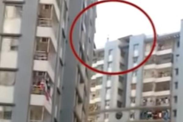 OSMOGODIŠNJI DEČAK SE UBIO: Skočio kroz prozor solitera ZBOG RODITELJA i na mestu ostao mrtav!