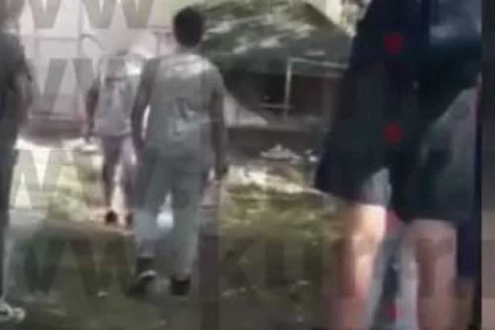 Dečaku lome ruku jer NIJE HTEO DA SE BIJE, DRUGI NAVIJAJU: Jeziv snimak nasilja u Moštanici! (UZNEMIRUJUĆI VIDEO)