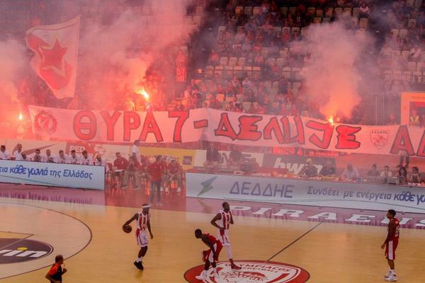 GOREO JE PIREJ ZBOG ZVEZDE: Tomić dobio veliko prizanje, a navijači Olimpijakosa oduševili Delije!