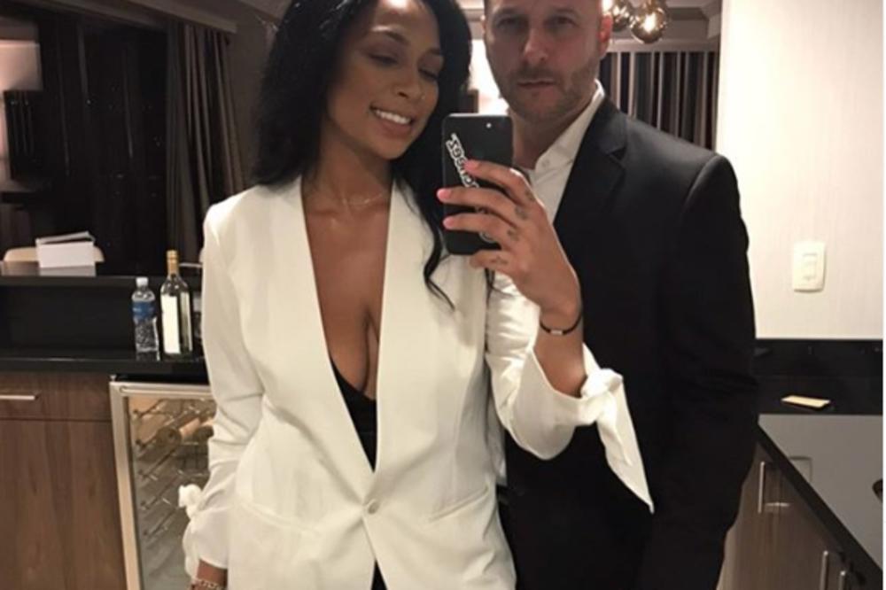 NEKIMA SE GADE, ALI NJIH BAŠ BRIGA: On je od nje stariji 23 GODINE, a sada su zajedno pokrenuli ČUDAN BIZNIS