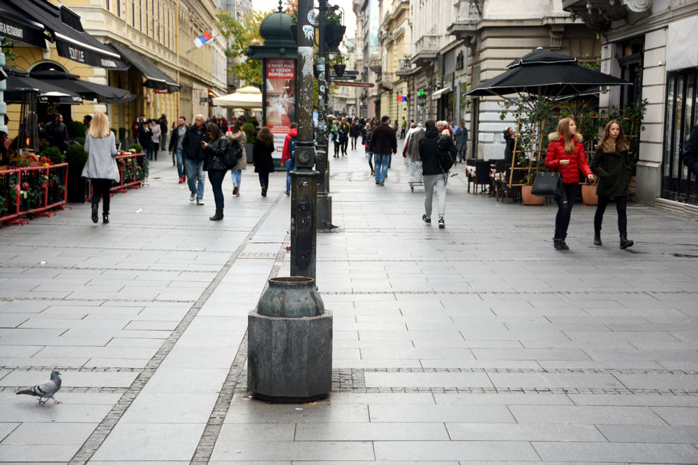Ulični prodavci u centru Beograda digli cene u nebesa: Kukuruz 300 dinara, a tek da vidite koliko je fišek kestenja