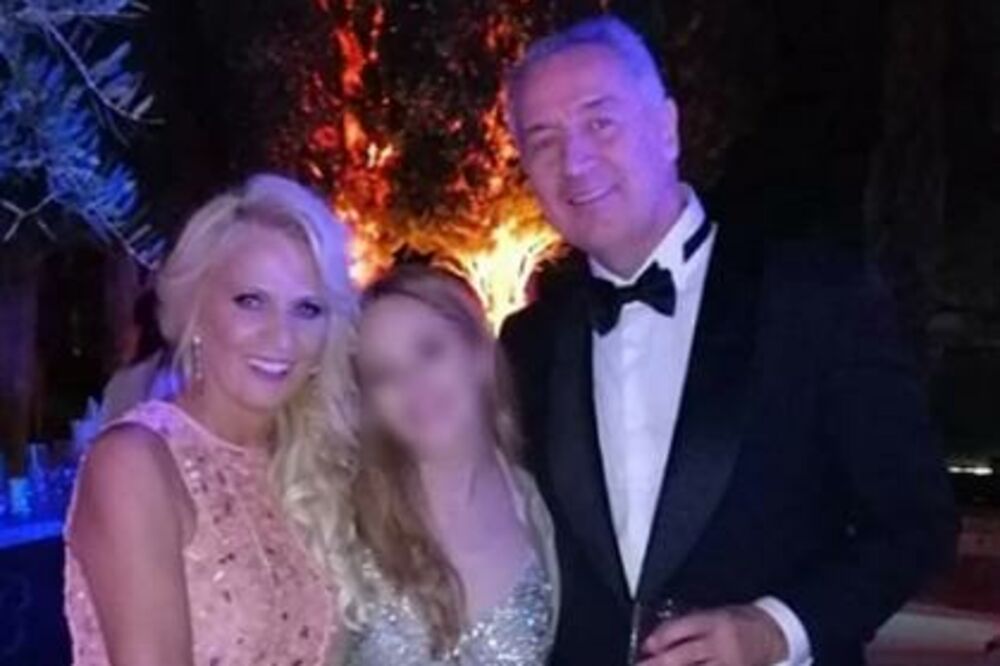 OVAKO SU IZGLEDALI MILO ĐUKANOVIĆ I NJEGOVA ŽENA NA SVADBI SINA: Za PRVOM DAMOM CRNE GORE su se svi OKRETALI!