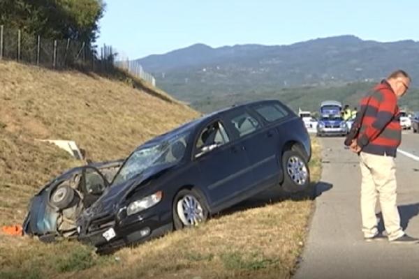 DETALJI SUDARA U KOJEM JE SRBIN IZGUBIO ŽIVOT: Golf na krovu, šoferšajbna razbijena u paramparčad!