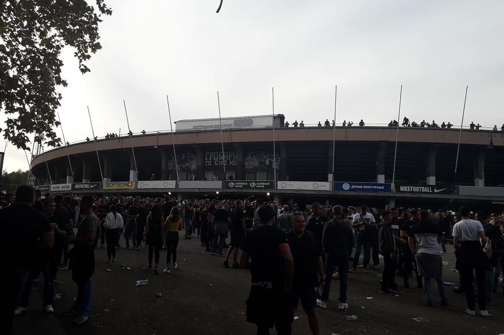 I ONI SU STIGLI NA VEČITI DERBI: Veliko iznenađenje za navijače Partizana!