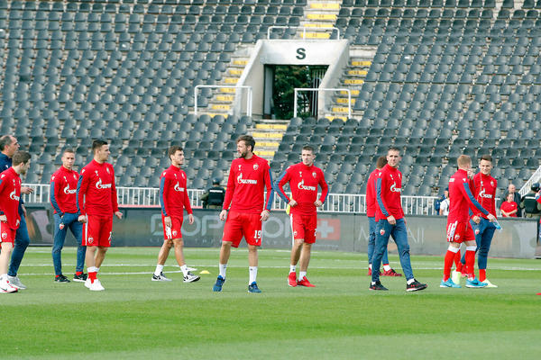 NEKO ZA TE PARE RADI DVE GODINE: Poznato sa kolikom cifrom je Zvezda kaznila igrače zbog poraza u Večitom derbiju!