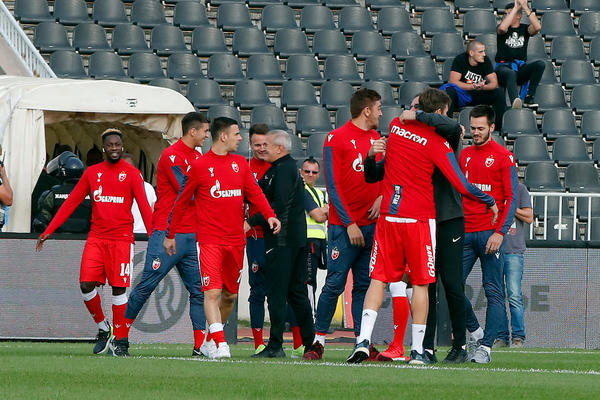 ČIM JE KROČIO NA TEREN, POČELE SU UVREDE: Grobari su na nož dočekali jednog igrača Zvezde i vređali mu porodicu!