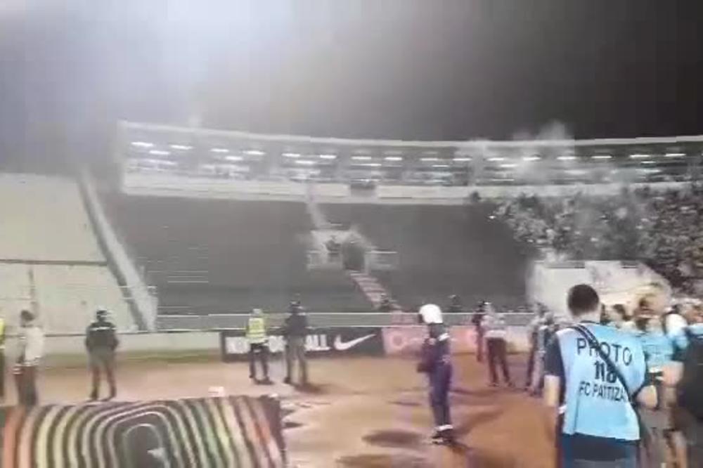 GROBARI POGODILI BAKLJOM NAVIJAČA ZVEZDE: Navijački rat bakljama u Humskoj!