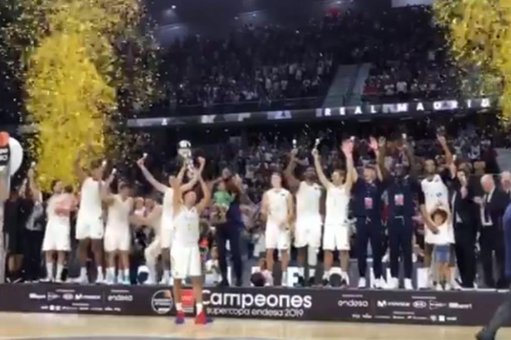 REAL UZEO PEŠIĆEVOM DRIM TIMU PRVI TROFEJ U SEZONI: Ekipica iz finala Mundobasketa razbila Barselonu u Superkupu!