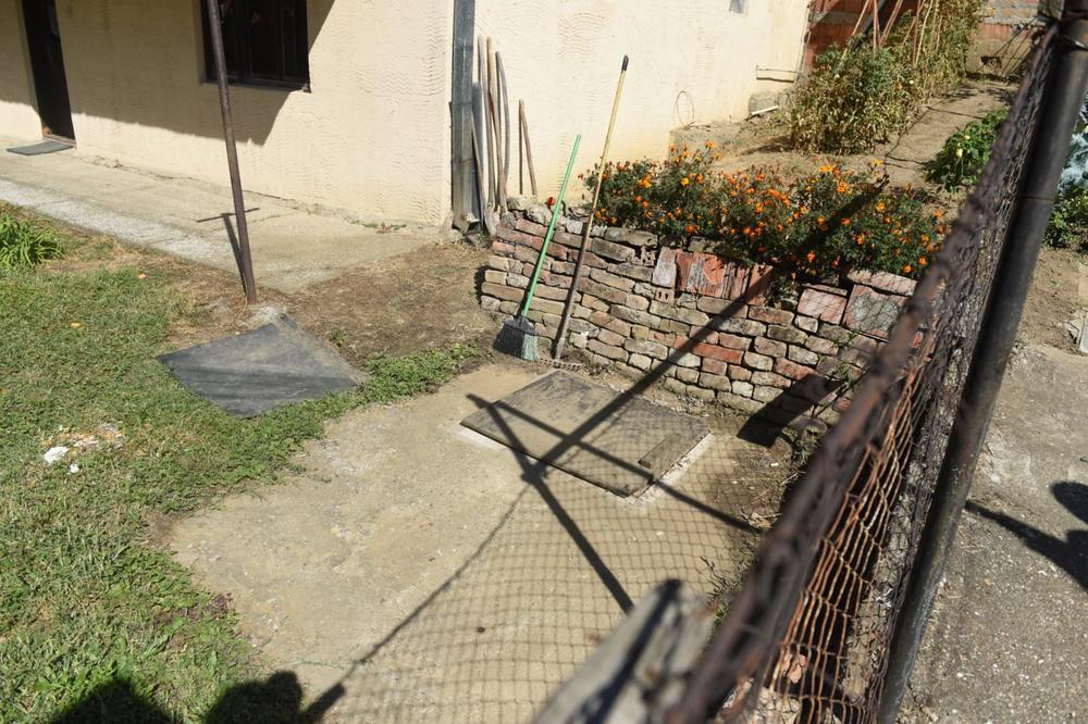 ANĐELKO JE VAN SEBE OD BOLA: Video je ženinu klompu kako pluta u SEPTIČKOJ JAMI i SVE MU JE BILO JASNO!