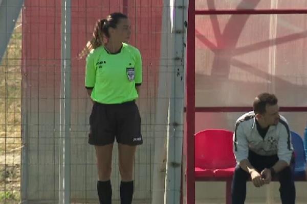 NJOJ SU OPROŠTENE SVE GREŠKE: Utakmica pala u drugi plan, svi su gledali prelepu arbitarku iz Rumunije!