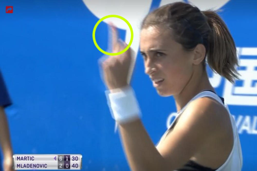 Petra Martić pokazuje srednji prst Bajinu  