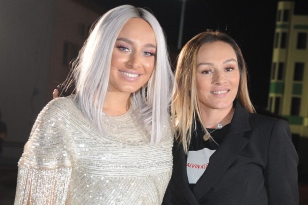 Luna Đogani, Anabela Atijas