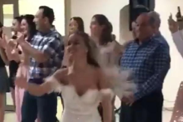 VELIKO SLAVLJE U PORODICI DŽEHVEROVIĆ: Izgovorila je DA, a na ruci SIJA DIJAMANT! Teodora NIKAD nije bila srećnija!