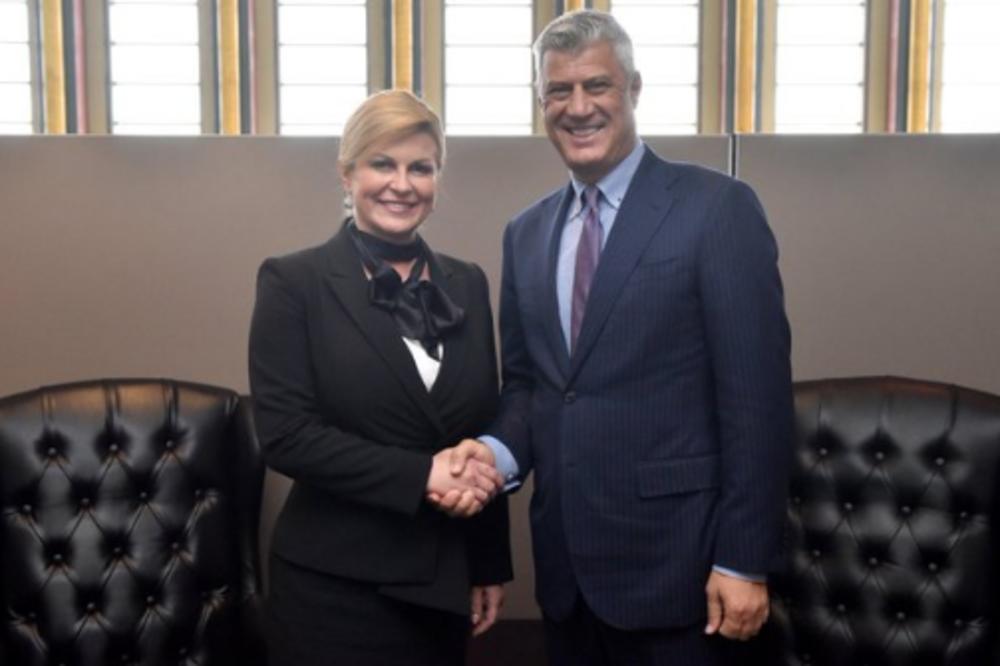 KOLINDA U TESNOM ZAGRLJAJU SA TAČIJEM! Ova fotografija i njene REČI novi su JAK ŠAMAR Srbiji i sipanje soli na ranu