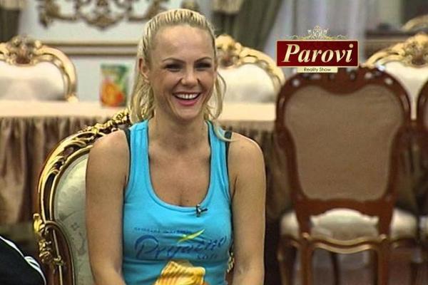 HOROR U PAROVIMA! UČESNICA POKUŠALA DA IZVRŠI SAMOUBISTVO: Hitna pomoć je na licu mesta!