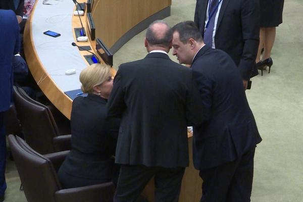 KOLINDA MASNO SLAGALA! Tvrdila da se nije srela sa Dačićem, a onda su je UN RASKRINKALE