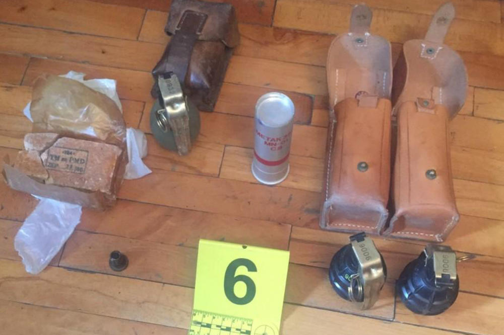 NAORUŽANJE DO ZUBA I TO BUKVALNO: U Zemunu policija iz stana iznela bombe, puške i još jednu UŽASNU STVAR!