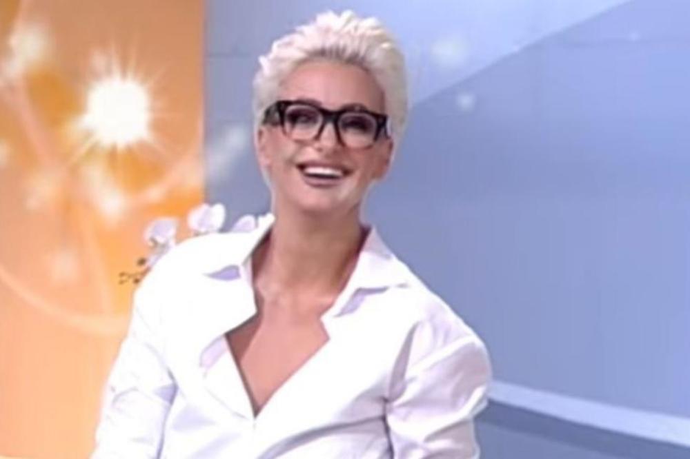 DUŠICA JAKOVLJEVIĆ PROCVETALA PORED MLAĐEG DEČKA: Voditeljka Zadruge pokazala NOVOG IZABRANIKA! Ljubav cveta!
