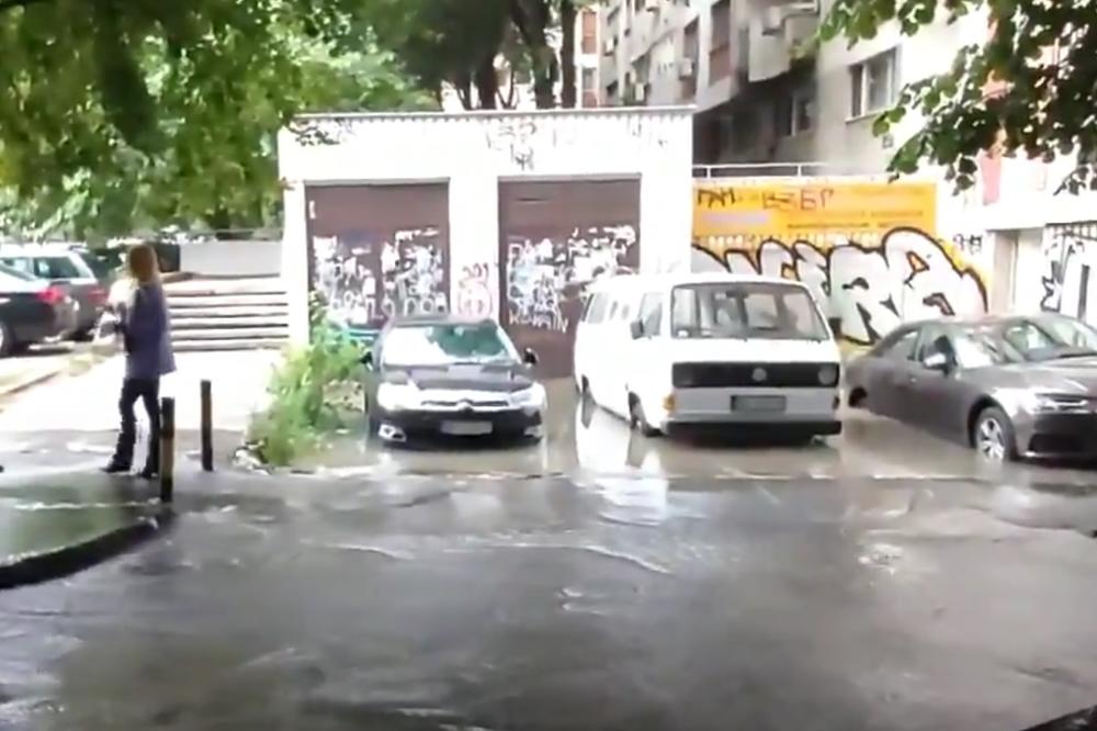 PONOVO JE PUKLA CEV I OPET JE POTOP U BEOGRADU! Kola i TRAFO STANICA su pod vodom. VELIKA HAVARIJA se dogodila