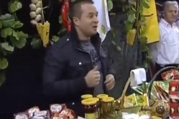 IVAN IVANOVIĆ PRODAVAO SIR NA PIJACI: Isplivao snimak koji bi voditelj SIGURNO UNIŠTIO da može! (VIDEO)