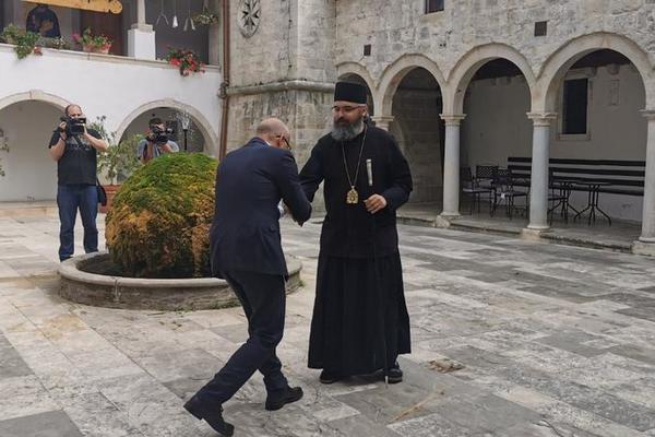 GRADONAČELNIK NOVOG SADA U POSETI KNINU Vučević: Veliko zadovoljstvo mi je što sam upoznao divnu SRPSKU DECU