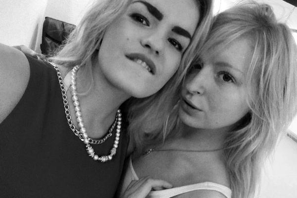 SESTRI MANEKENKI (17) JE ISKOPALA OČI, ODSEKLA UŠI, PA JE IZBOLA 189 PUTA! Sada tvrdi da je kriv NJEN LJUBAVNIK