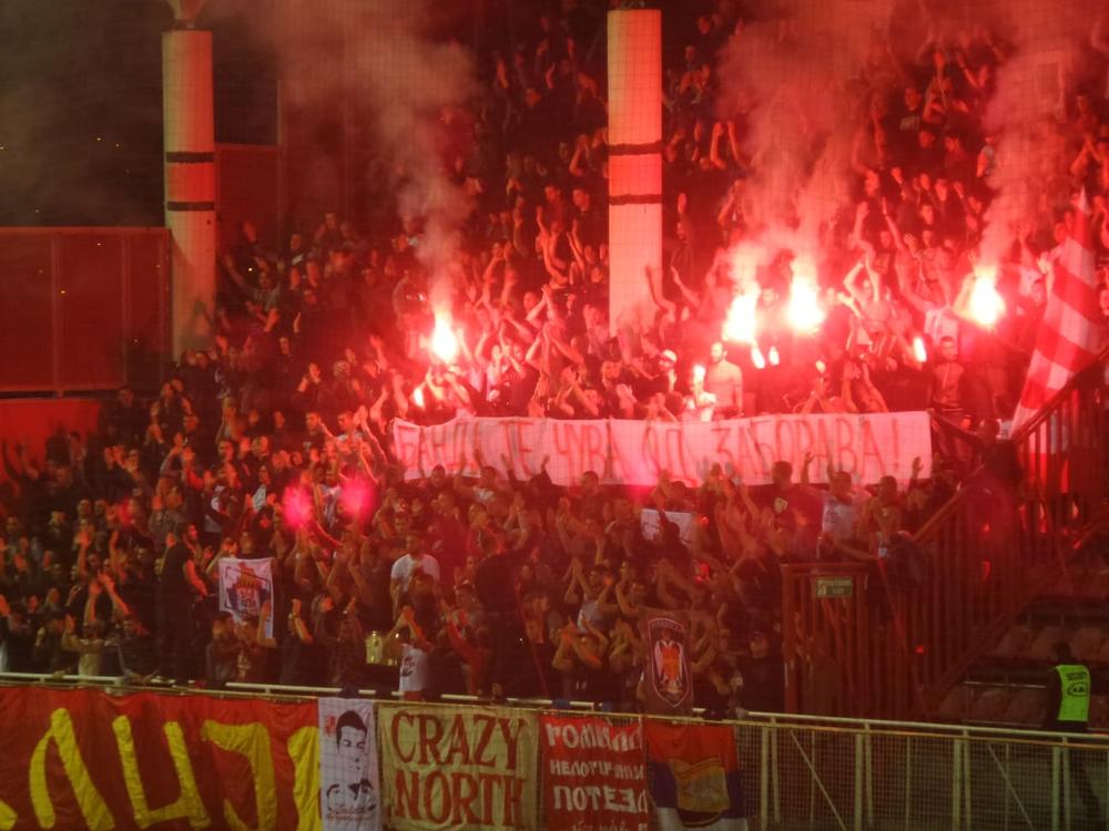 Transparent Delija za jednog preminulog navijača  