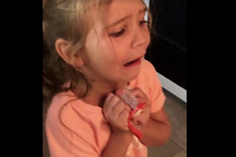 KUPILA ĆERKI POKLON ZA ŠKOLU, ONA GA BACILA U SMEĆE! Majka je onda PRELOMILA - posle ovoga neće biti RAZMAŽENA