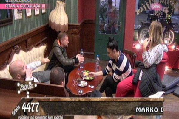 JA BIH NJEGA MOGLA ZDROBITI: Saška Karan našla NOVU ŽRTVU! Jadan on kad mu se NAKAČI!