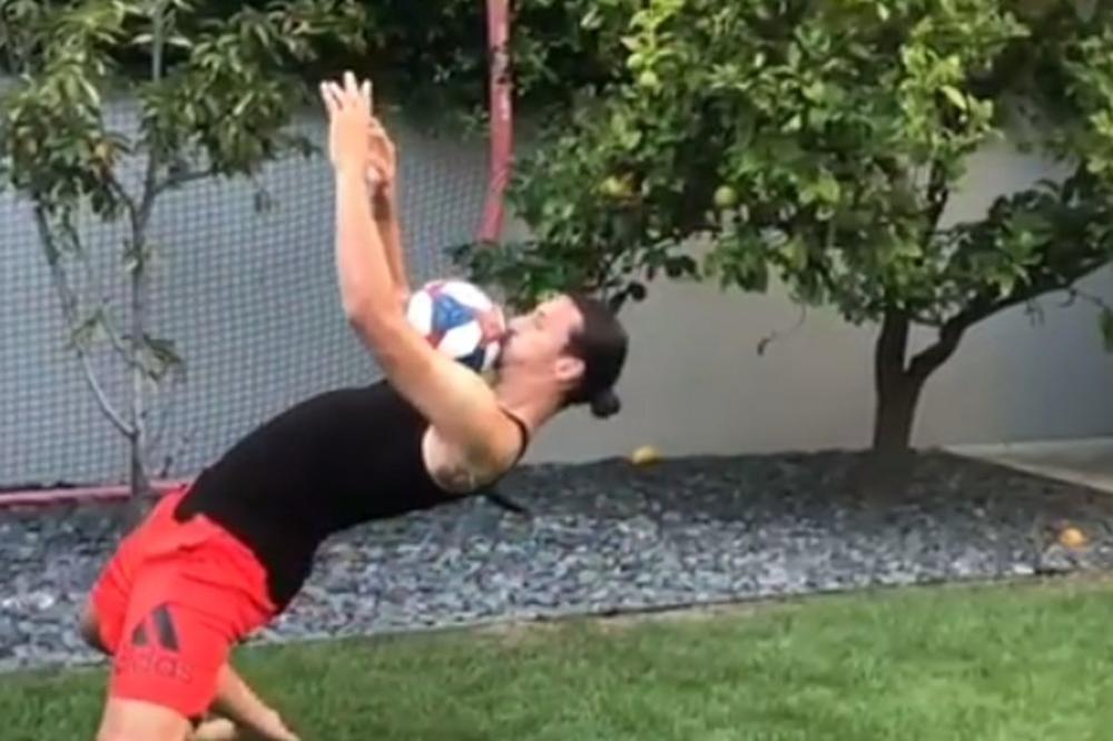 CEO SVET GLEDA U ĐOKOVIĆA: Ibrahimović izveo neviđeni potez, pa izazvao Novaka da uradi isto!