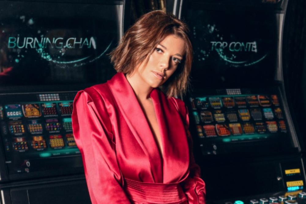 KIJA MENJA FRIZURE KAO ČARAPE: Ovakvu je još NISTE VIDELI! Ovo je njena najsmelija PROMENA! (FOTO)