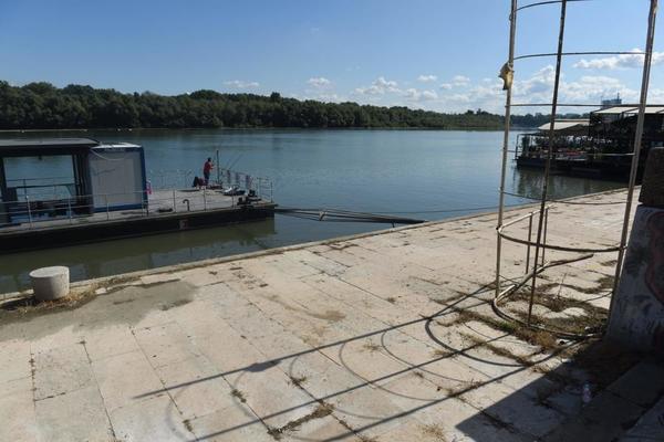 NA KEJU OSLOBOĐENJA PRONAĐEN MRTAV MUŠKARAC: Užas u Zemunu