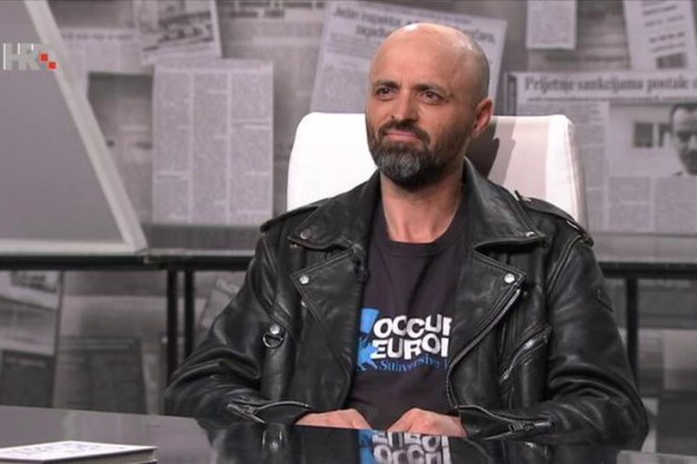 SVIRA PASULJU NA HARMONICI DOK SE KUVA I ĆERKAMA DAJE BIZARNE SAVETE: Upoznajte NAJČUDNIJEG balkanskog PISCA