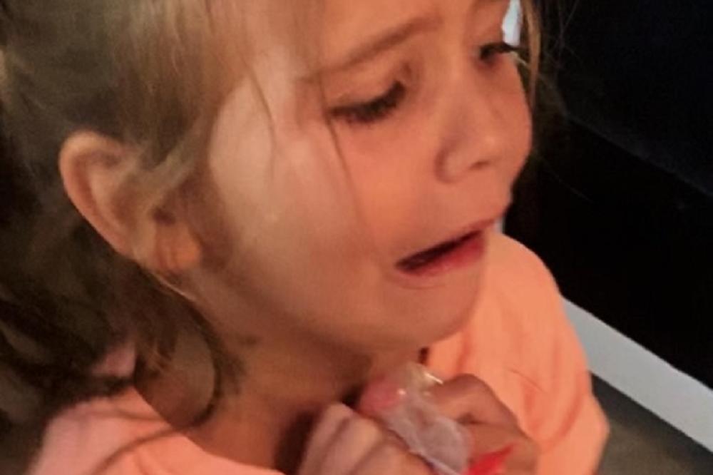 MAJKA JOJ JE KUPILA PERNICU, A ONA JU JE POCEPALA: Kaznila ju je i SVE TO OBJAVILA NA FEJSBUKU! (FOTO)