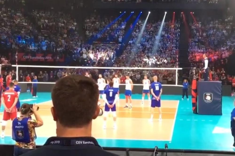 NAZIVALI GA POGRDNIM IMENOM: Srbi zviždali tokom minuta ćutanja za Žaka Širaka, najvećeg zagovornika NATO agresije!