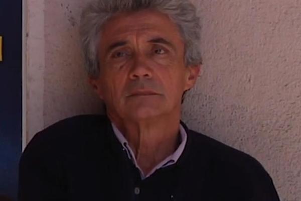 IDE ZIMA, A BRANISLAVU SU ISKLJUČILI STRUJU! Ima 4 dece, nema posao i štrajkuje glađu već danima! (VIDEO)