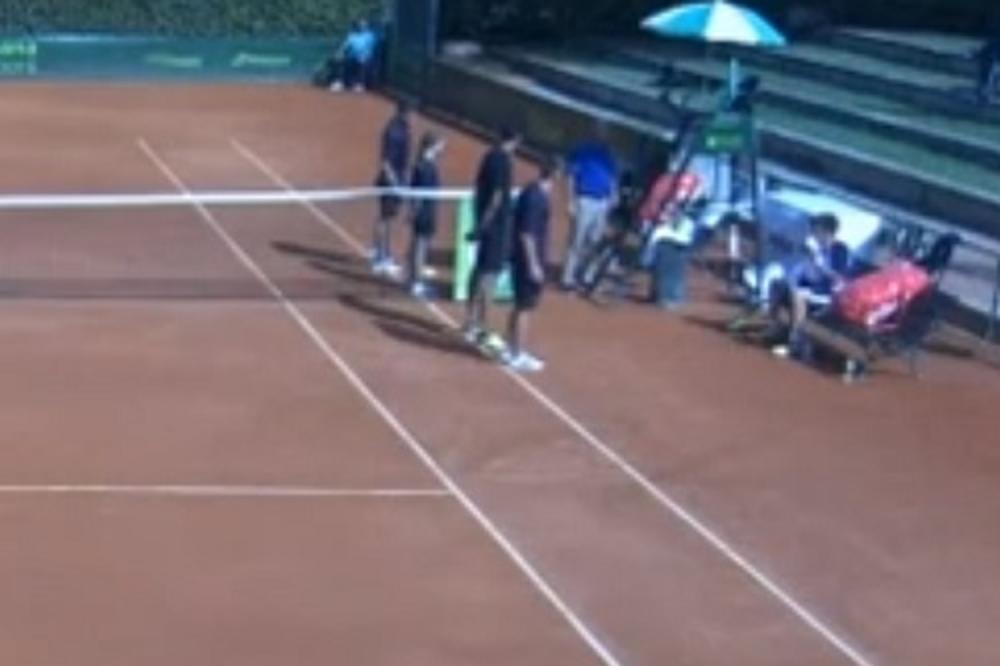 SKANDAL NA TENISKOM TERENU: Sudija direktno pomagao igraču - beli sport ovo nikad nije video!
