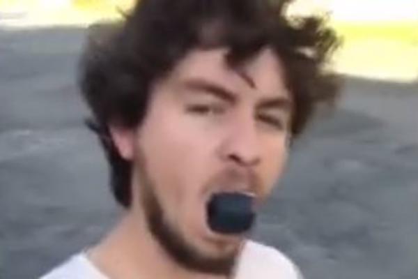 MUŠKARCI RADE JEDNU ODVRATNU STVAR KAKO BI IZGLEDALI MUŽEVNIJE! Stavljaju u USTA predmet kako bi ih DEFINISAO!